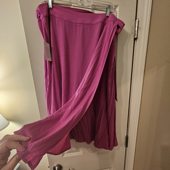 Eloquii, flowy, fuchsia pink wrap skirt, size 26W, NWT - Picture 5 of 6